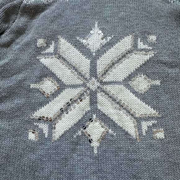 Gray Sequined Snowflake Sweater size small - Picture 7 of 7